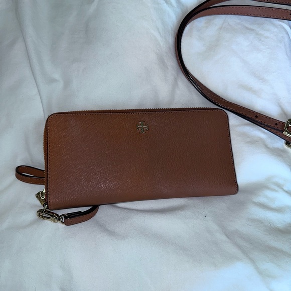 Tory Burch - Robinson Tote and Robinson Continental Zip Wallet - Picture 8 of 12